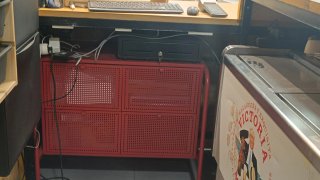 Cajonera metálica roja