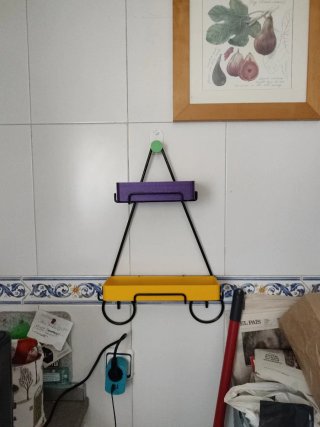 Estantería de pared metálica