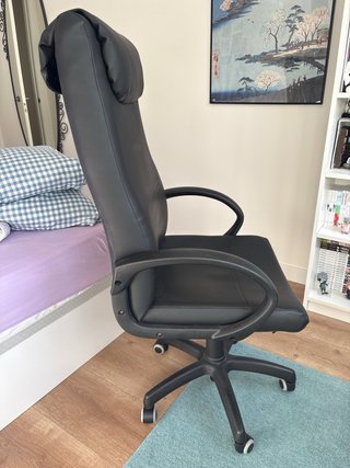 Silla de escritorio negra. Casa/ oficina.