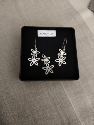 Conjunto de Pendientes y Colgante de Plata flor