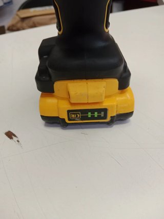 Radial Dewalt a batería DCG405