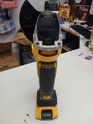 Radial Dewalt a batería DCG405