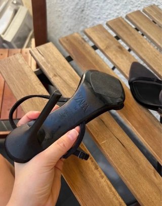 Sandalias ZARA negras tacón fino