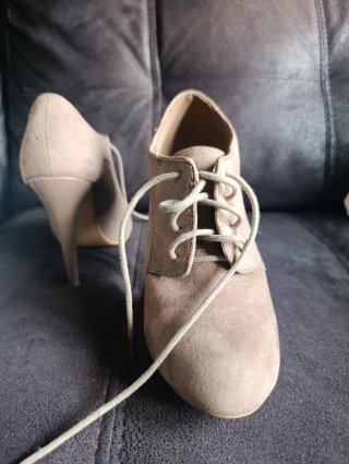 Botines tacón beige ante