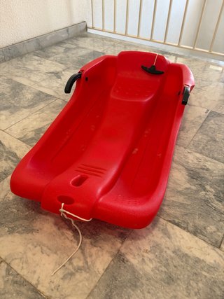 Trineo rojo para nieve