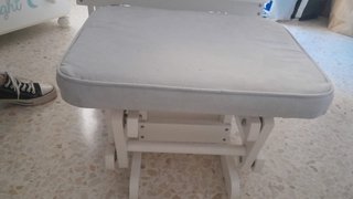 Sillón de lactancia con reposapiés