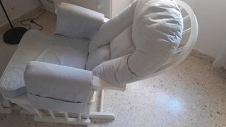 Sillón de lactancia con reposapiés