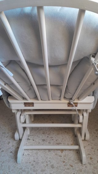 Sillón de lactancia con reposapiés