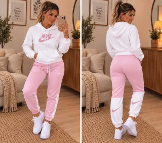 Conjunto Nike Sudadera y Pantalón Rosa/Blanco