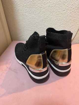 Zapatillas Michael Kors Negras y Doradas