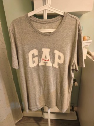 Camiseta GAP L + camiseta Tommy de regalo L