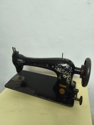 Máquina de coser industrial Singer antigua