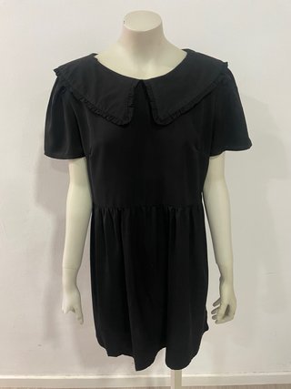 Vestido negro con cuello Peter Pan