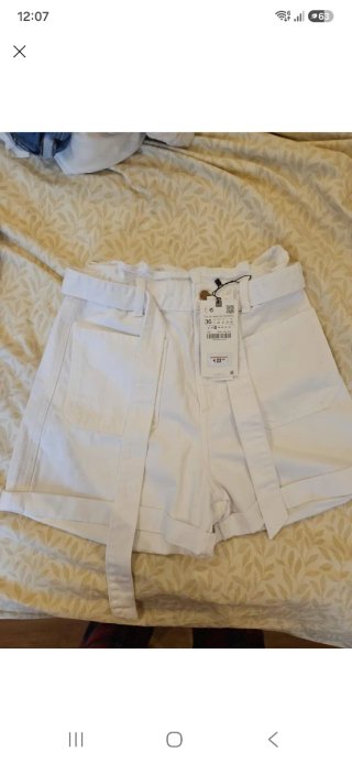 Pantalón corto baggy blanco Zara