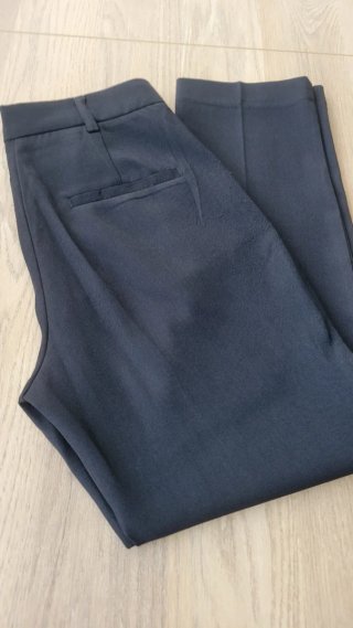 Pantalón negro de vestir con pinzas