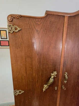 Armario Antiguo de Madera