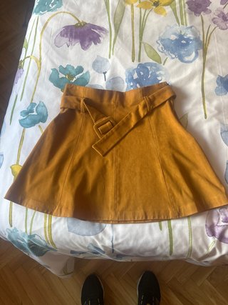 Falda de ante con cinturón