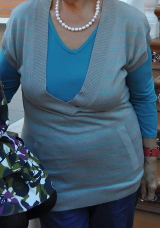 Camiseta de mujer azul y gris