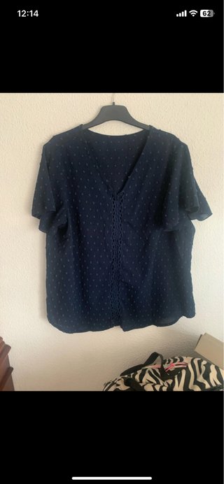 Blusa Azul con Detalle de Encaje