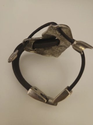 3 Pulseras Uno de 50 Cuero y Plata