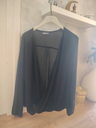 Blusa Negra Cruzada