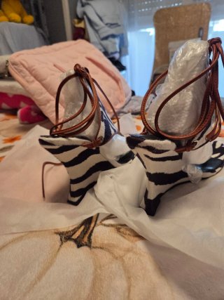 Zapatos de tacón con estampado de cebra