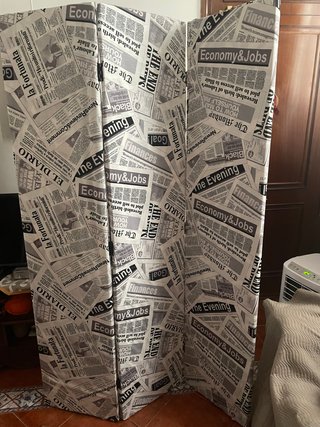 Biombo decorativo estilo periódico
