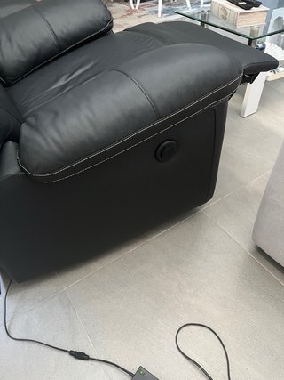 Dos Sillones Relax de piel Negro.