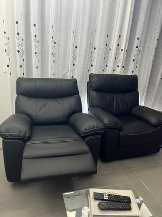 Dos Sillones Relax de piel Negro.