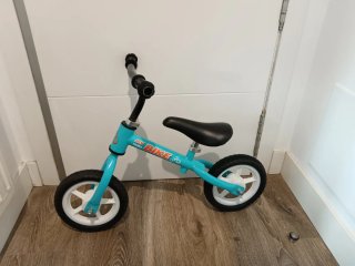 Bicicleta de equilibrio infantil azul