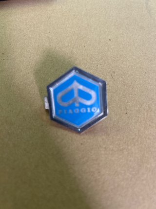 Scudetto Piaggio esagonale