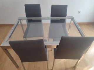 Conjunto de Mesa y 4 Sillas de Salón