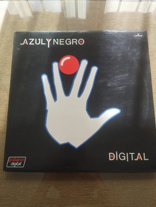 VINILO AZUL Y NEGRO