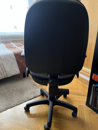 Silla de oficina ergonómica negra