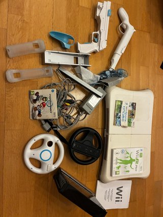 Consola Nintendo Wii con accesorios y juegos