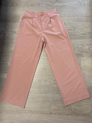 Pantalón de vestir rosa Stradivarius talla 36