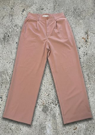 Pantalón ancho rosa de vestir Stradivarius talla36