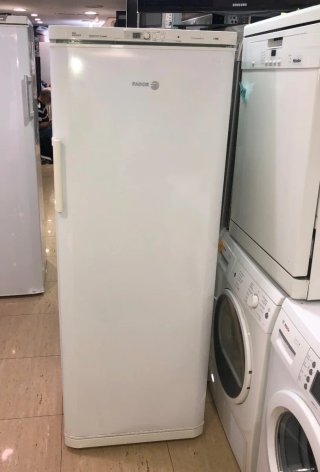 Congelatore Fagor verticale bianco con tecnologia No Frost