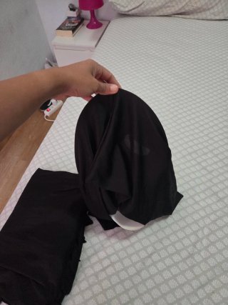 Disfraz negro con mangas de picos