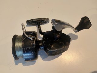 Lote de 4 carretes de pesca