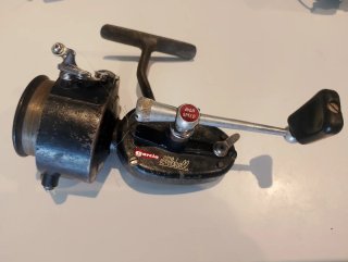 Lote de 4 carretes de pesca