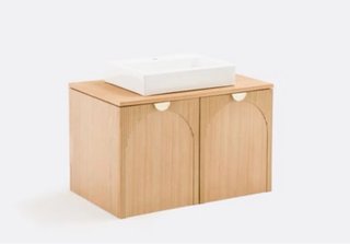 Mueble de baño de madera con lavabo