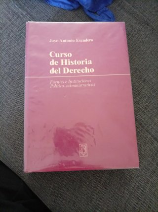 Curso de historia del derecho: fuentes e instit...