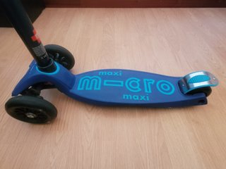 Patinete Maxi Micro azul de tres ruedas