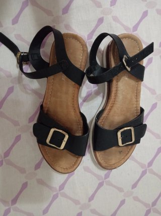 Sandalias Negras con Hebilla