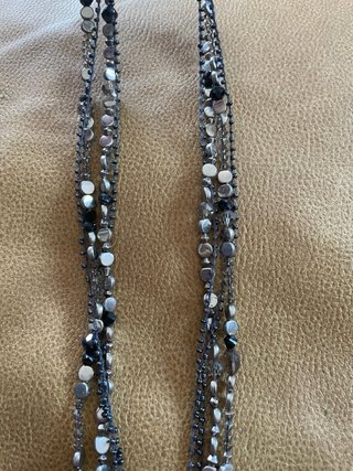 Collana con perline cristalli e ciondolo circolare