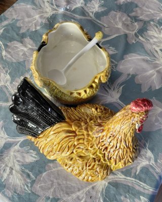 Sopera Cerámica Gallina Bordallo Pinheiro