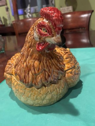 Sopera Cerámica Gallina Bordallo Pinheiro
