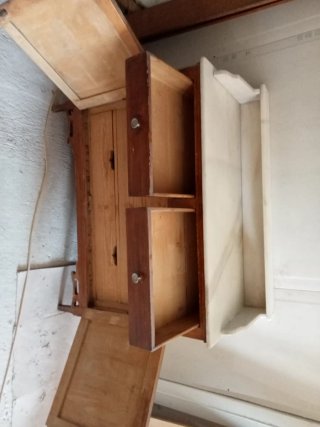 Cómoda antigua de madera