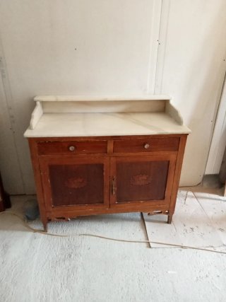 Cómoda antigua de madera